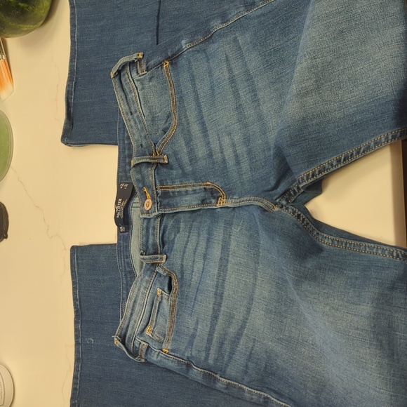 Hollister Low-Rise Boot Jeans - Picture 2 of 4